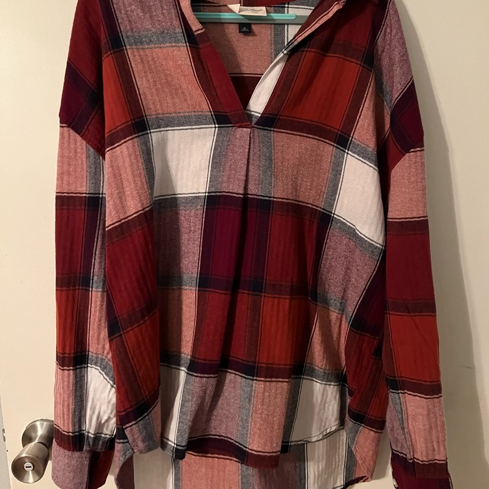 Category: long sleeve flannel shirt. Size: xl. Brand: universal Thread